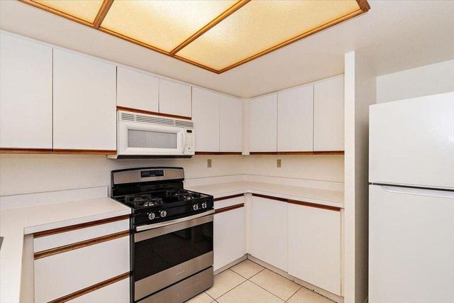200 E Racquet Club Road 23, Palm Springs, CA 92262