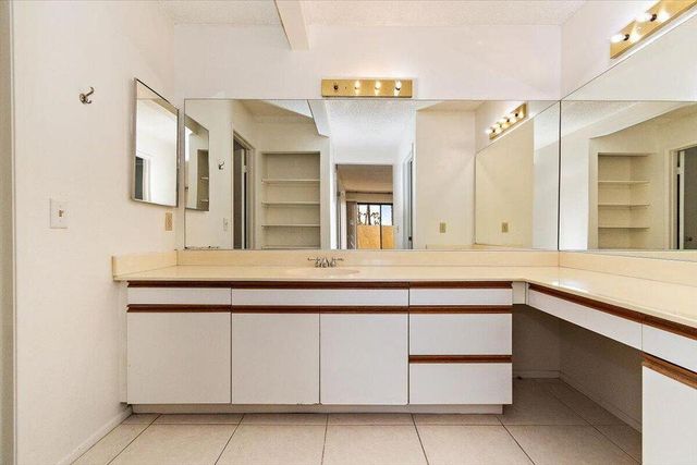 200 E Racquet Club Road 23, Palm Springs, CA 92262