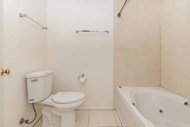 200 E Racquet Club Road 23, Palm Springs, CA 92262