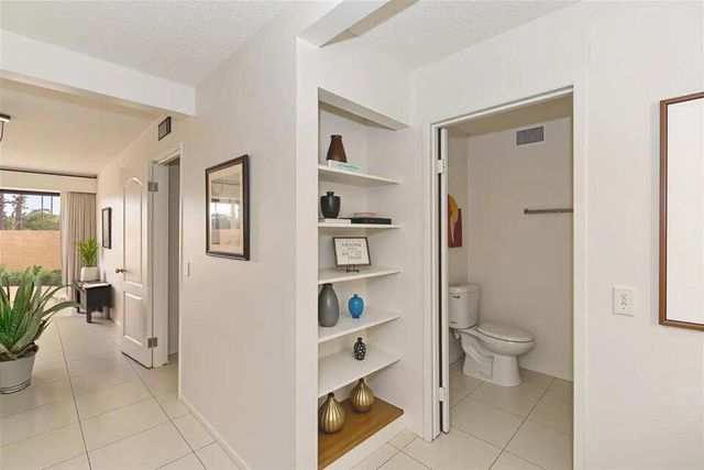 200 E Racquet Club Road 23, Palm Springs, CA 92262