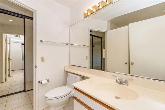 200 E Racquet Club Road 23, Palm Springs, CA 92262