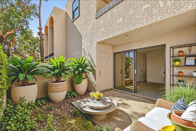 200 E Racquet Club Road 23, Palm Springs, CA 92262