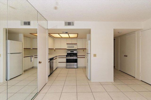 200 E Racquet Club Road 23, Palm Springs, CA 92262