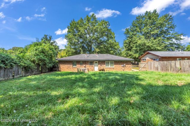 5698 Crestwood Drive, Horn Lake, MS 38637
