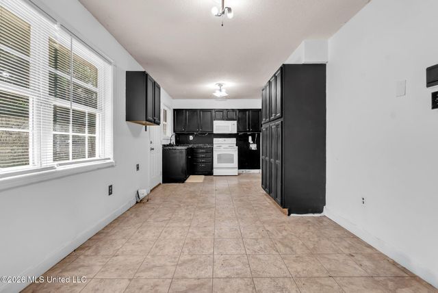5698 Crestwood Drive, Horn Lake, MS 38637