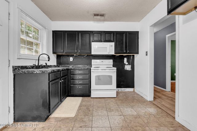 5698 Crestwood Drive, Horn Lake, MS 38637