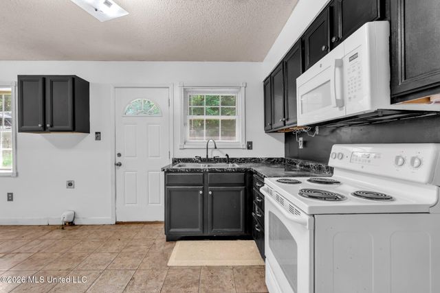 5698 Crestwood Drive, Horn Lake, MS 38637