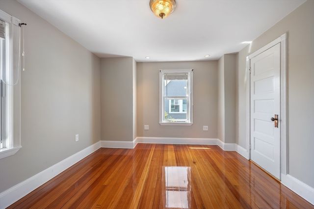 91 Hamden Cir, Quincy, MA 02170