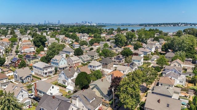 91 Hamden Cir, Quincy, MA 02170