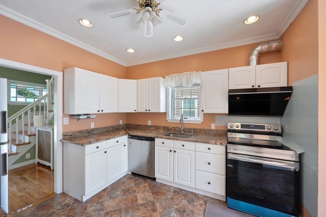 91 Hamden Cir, Quincy, MA 02170