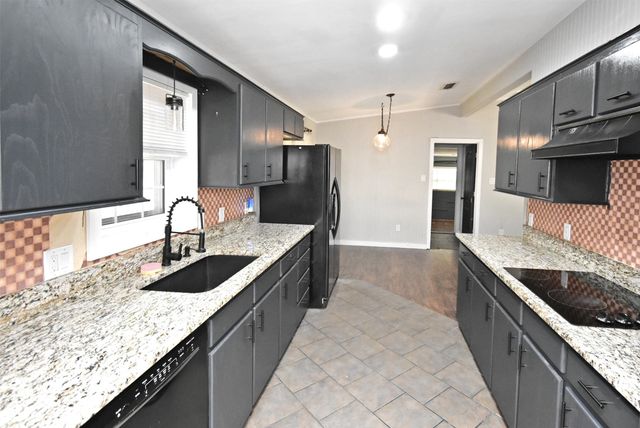 111 E Oak Street, Yantis, TX 75497