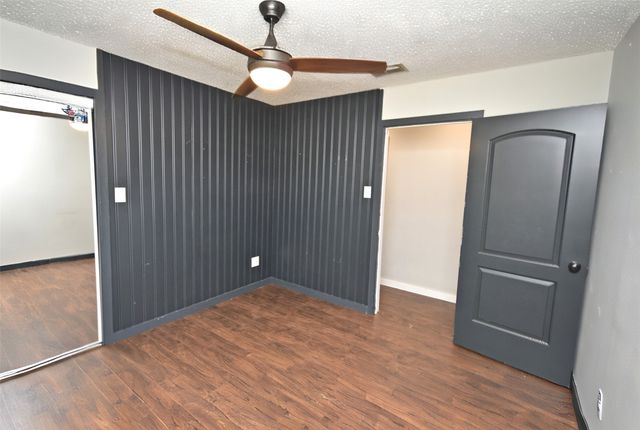 111 E Oak Street, Yantis, TX 75497
