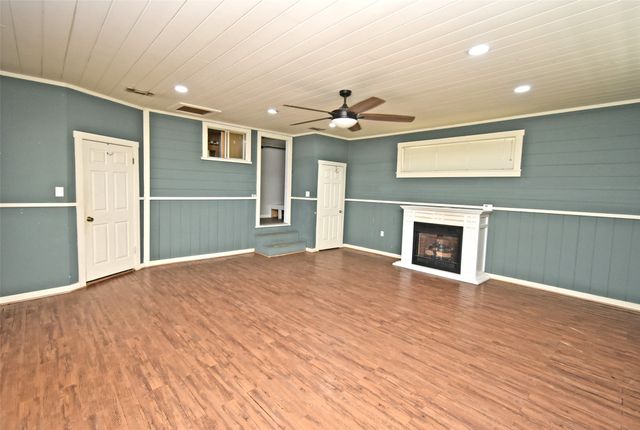 111 E Oak Street, Yantis, TX 75497