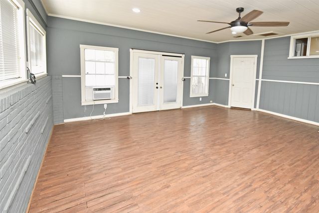 111 E Oak Street, Yantis, TX 75497