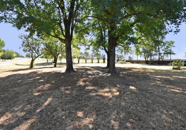 111 E Oak Street, Yantis, TX 75497