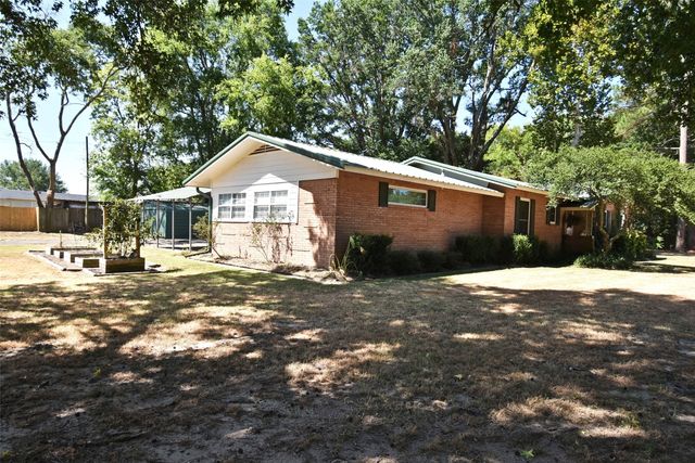 111 E Oak Street, Yantis, TX 75497