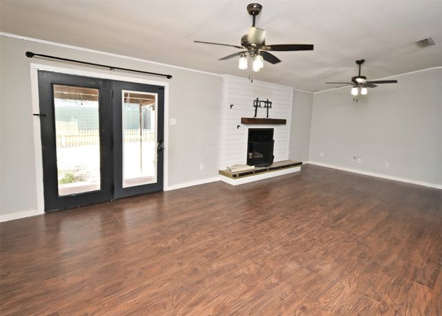 111 E Oak Street, Yantis, TX 75497