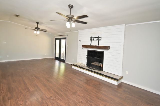 111 E Oak Street, Yantis, TX 75497