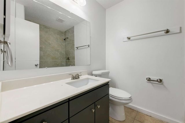 1207 W Rundberg LN, Austin, TX 78758