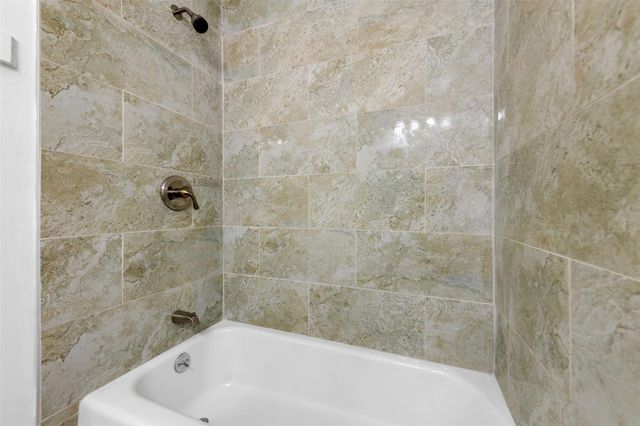 1207 W Rundberg LN, Austin, TX 78758