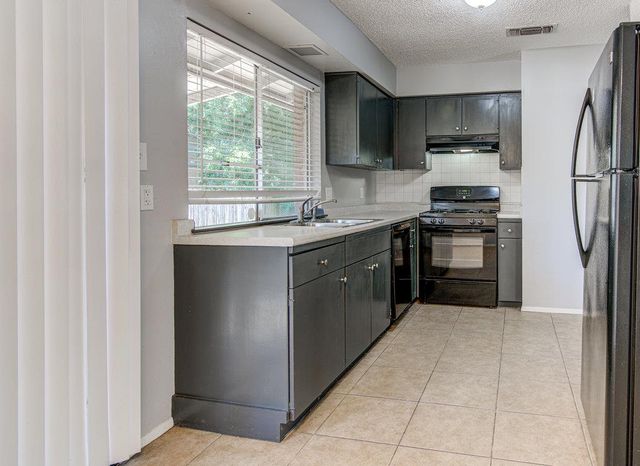 1207 W Rundberg LN, Austin, TX 78758