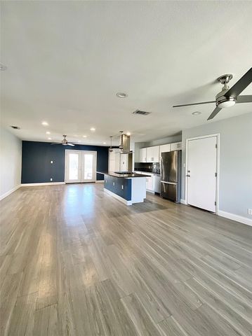 8602 Colonial DR, Austin, TX 78758