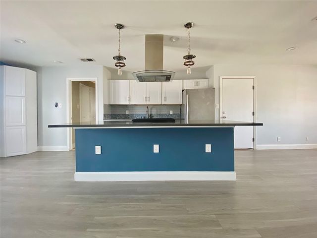 8602 Colonial DR, Austin, TX 78758