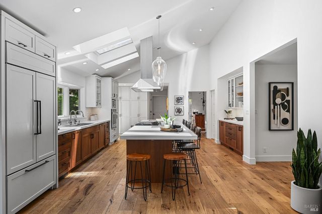 18 Dutch Valley Ln, San Anselmo, CA 94960