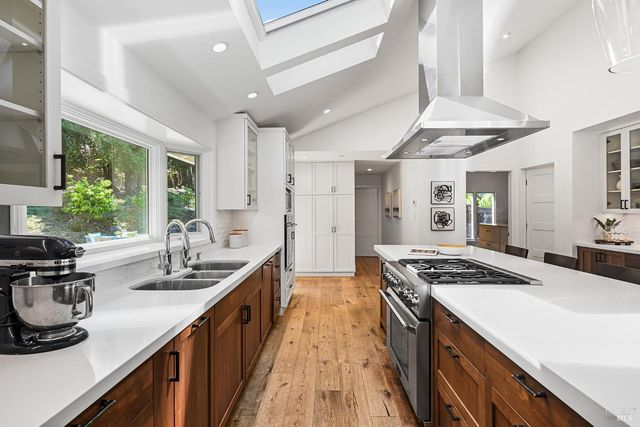 18 Dutch Valley Ln, San Anselmo, CA 94960