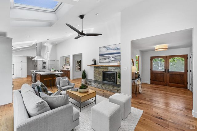 18 Dutch Valley Ln, San Anselmo, CA 94960