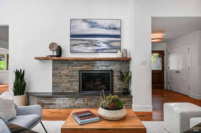 18 Dutch Valley Ln, San Anselmo, CA 94960