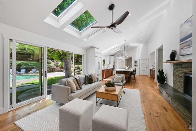 18 Dutch Valley Ln, San Anselmo, CA 94960