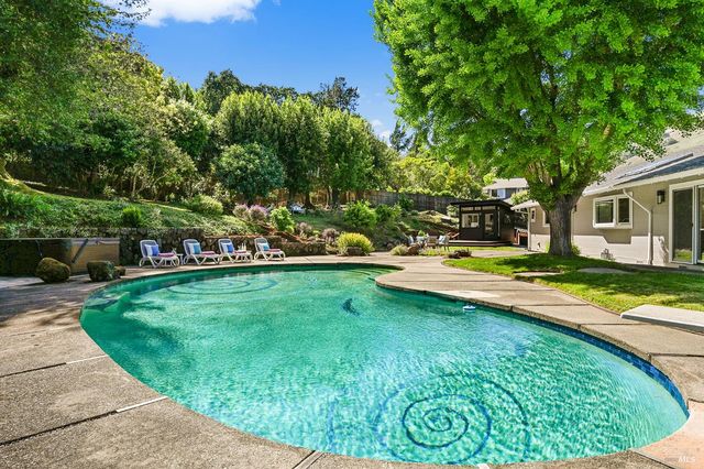 18 Dutch Valley Ln, San Anselmo, CA 94960