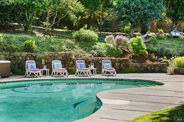 18 Dutch Valley Ln, San Anselmo, CA 94960