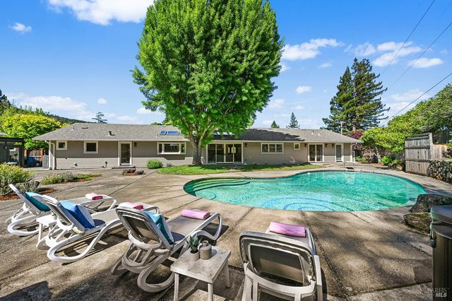 18 Dutch Valley Ln, San Anselmo, CA 94960