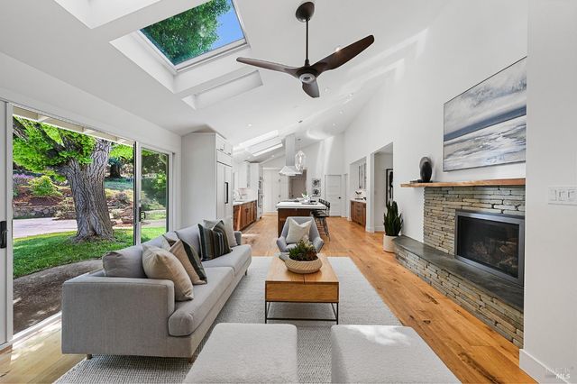 18 Dutch Valley Ln, San Anselmo, CA 94960