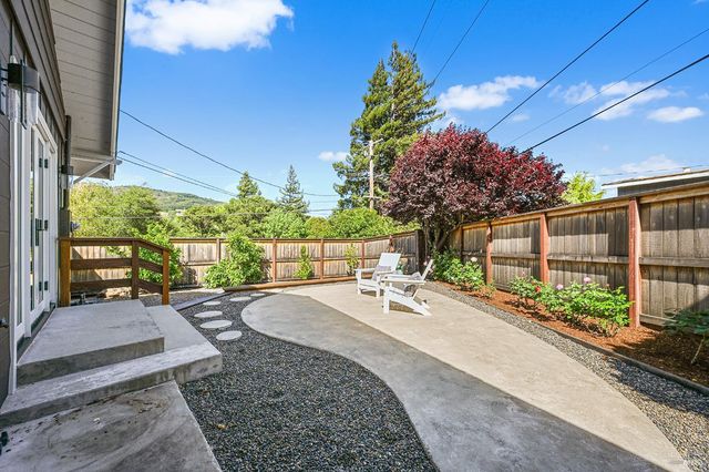 18 Dutch Valley Ln, San Anselmo, CA 94960