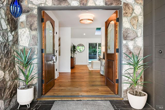 18 Dutch Valley Ln, San Anselmo, CA 94960