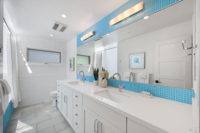 18 Dutch Valley Ln, San Anselmo, CA 94960