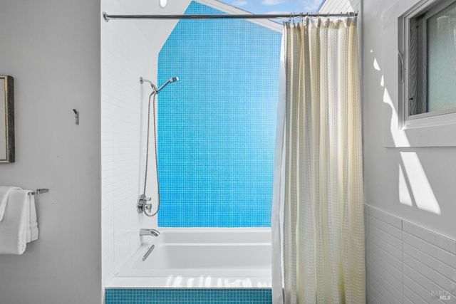 18 Dutch Valley Ln, San Anselmo, CA 94960