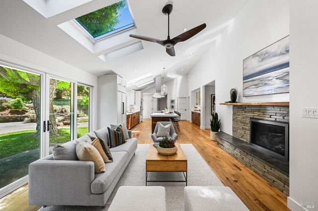 18 Dutch Valley Ln, San Anselmo, CA 94960