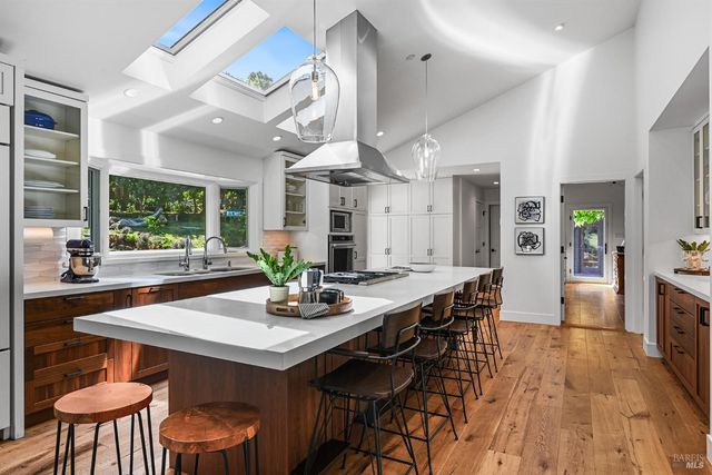 18 Dutch Valley Ln, San Anselmo, CA 94960