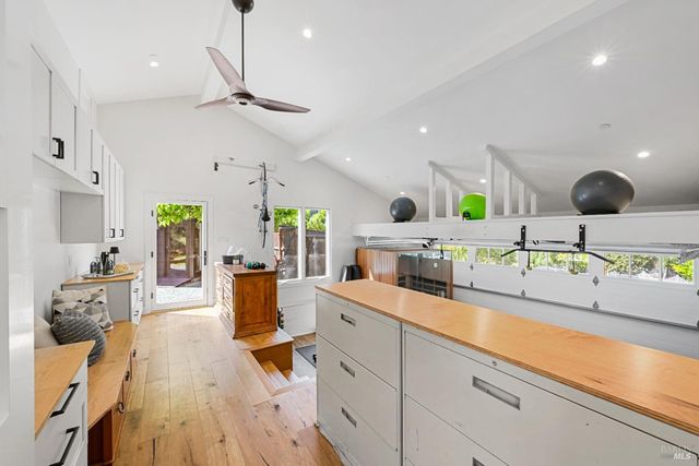 18 Dutch Valley Ln, San Anselmo, CA 94960