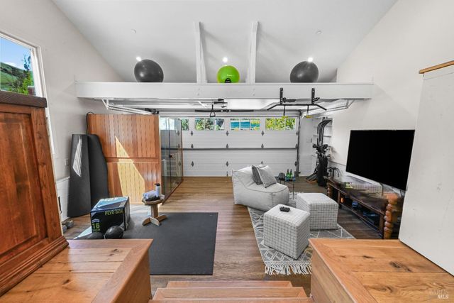 18 Dutch Valley Ln, San Anselmo, CA 94960