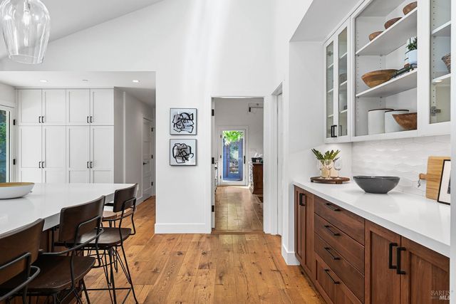 18 Dutch Valley Ln, San Anselmo, CA 94960