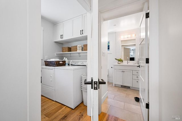 18 Dutch Valley Ln, San Anselmo, CA 94960