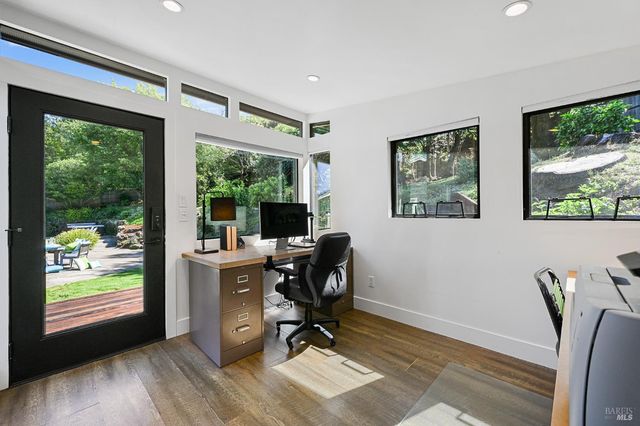 18 Dutch Valley Ln, San Anselmo, CA 94960