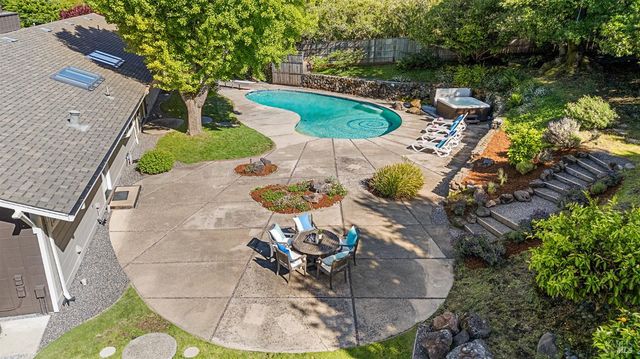 18 Dutch Valley Ln, San Anselmo, CA 94960