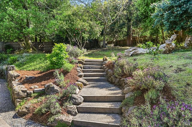 18 Dutch Valley Ln, San Anselmo, CA 94960
