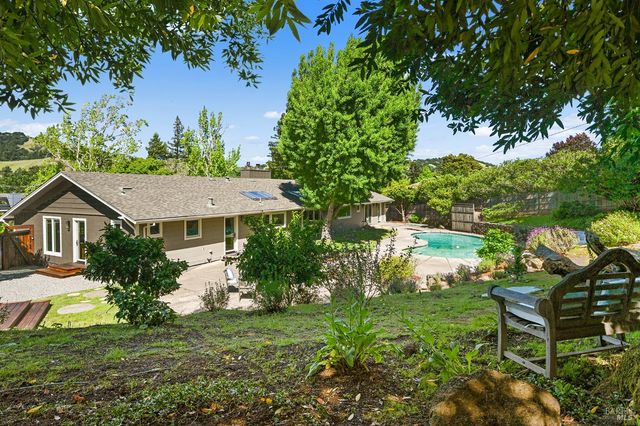 18 Dutch Valley Ln, San Anselmo, CA 94960
